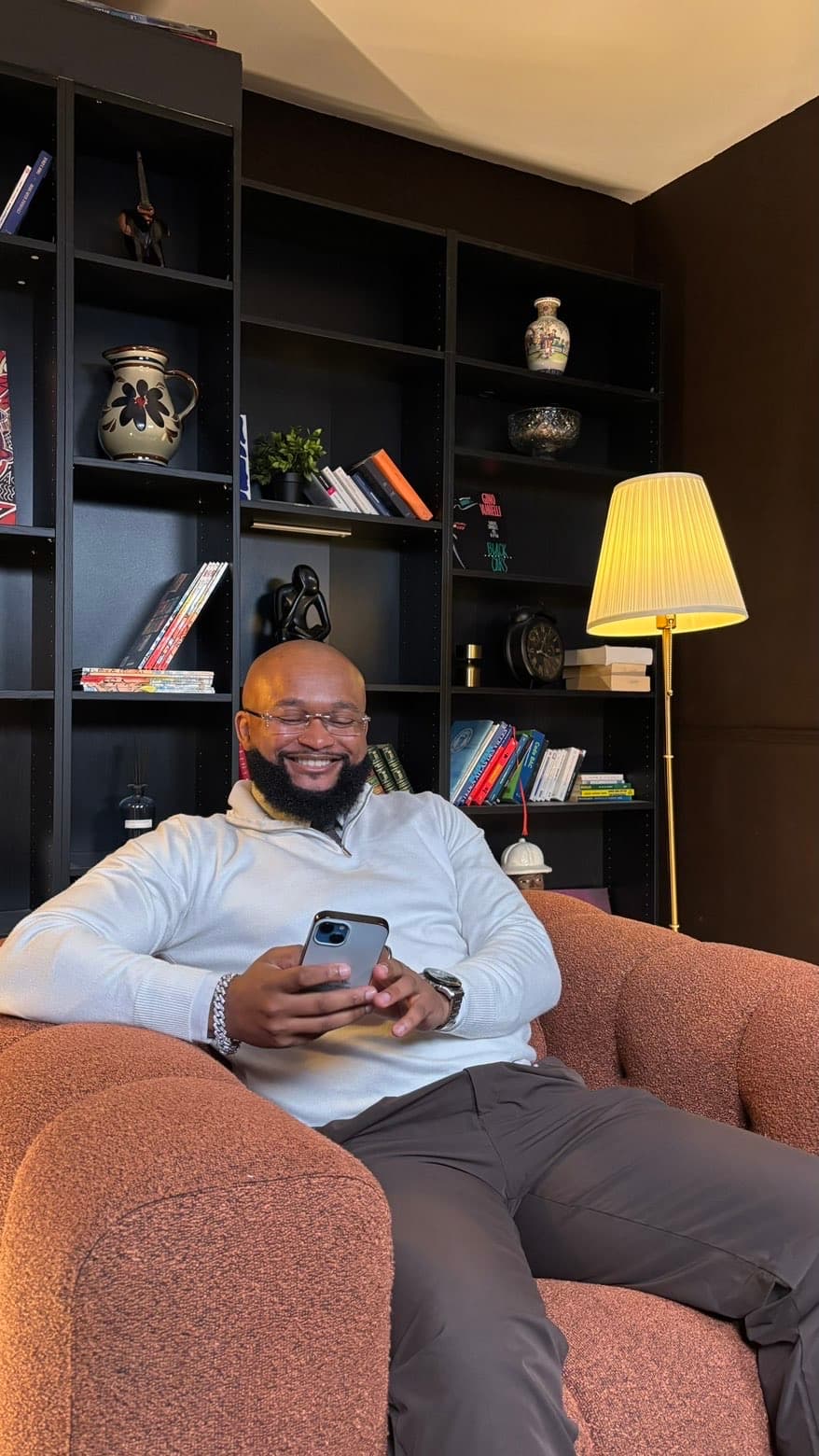 Antony Maole Luanyi, fondateur d’Ascendium, sur le plateau du podcast